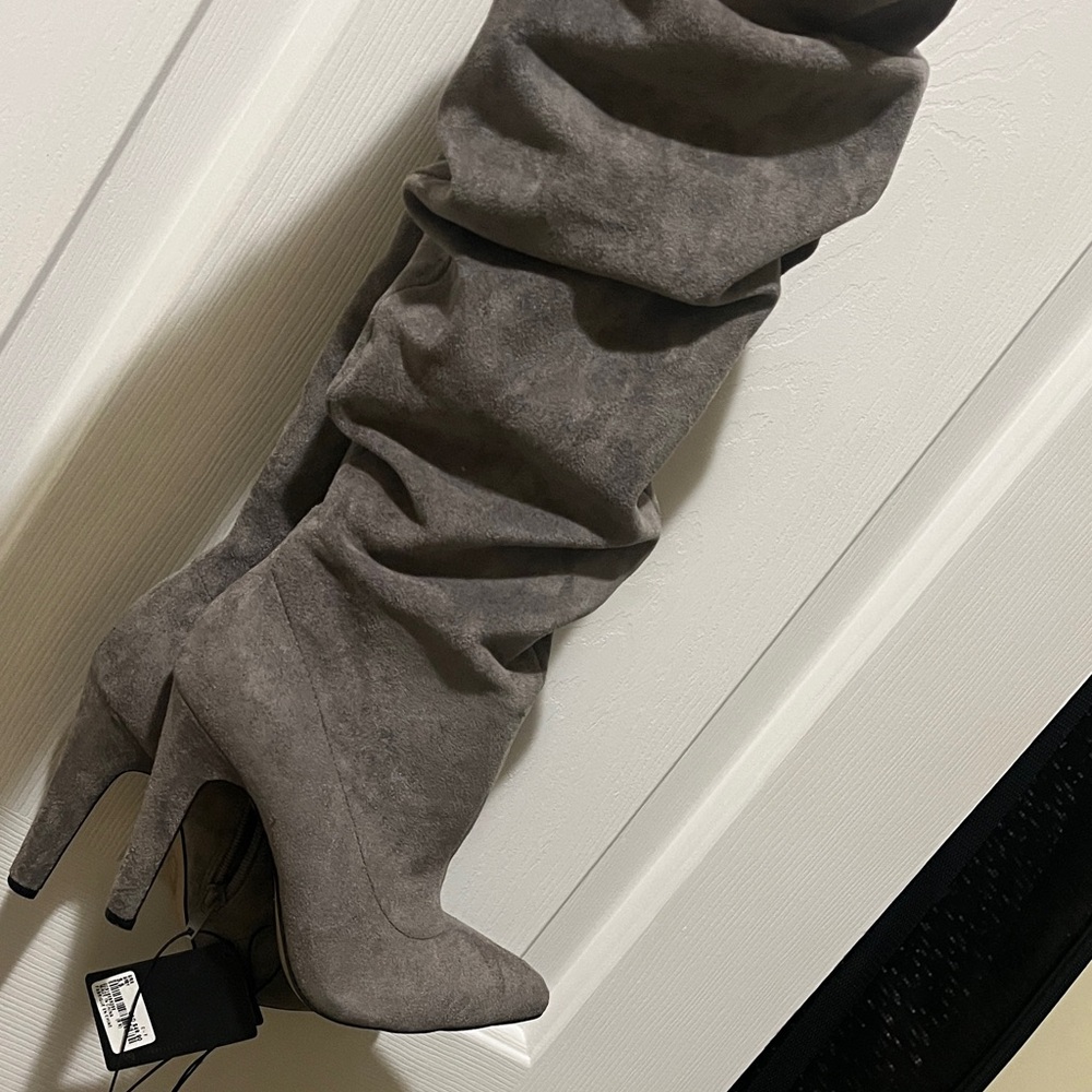 Slouchy style Gray Boots